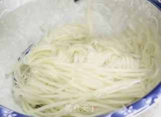 酸爽开胃凉面的做法步骤：4