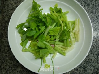 杏鲍菇炒荷包蛋的做法步骤：2