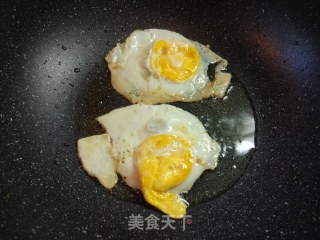 杏鲍菇炒荷包蛋的做法步骤：4