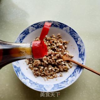 蒸香菇肉丸的做法步骤：3