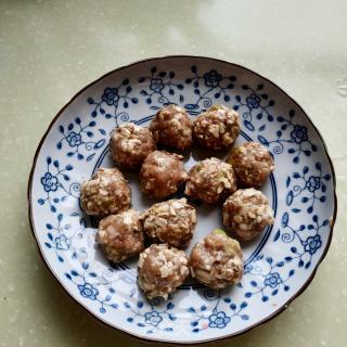 蒸香菇肉丸的做法步骤：4