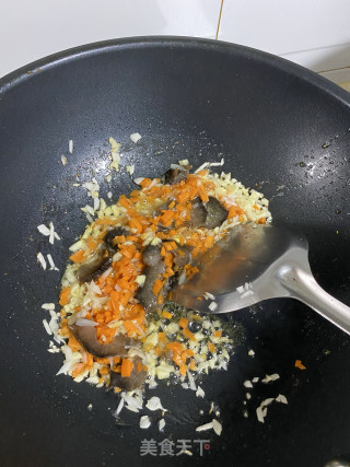 海参炒饭的做法步骤：4