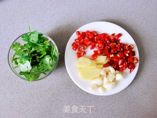 麻辣鲜香的麻辣香锅的做法步骤：2