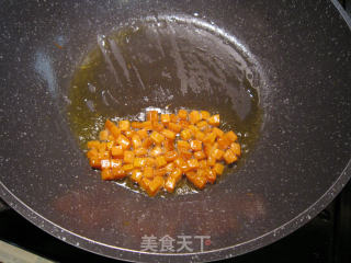 香肠蔬菜炒意粉的做法步骤：3