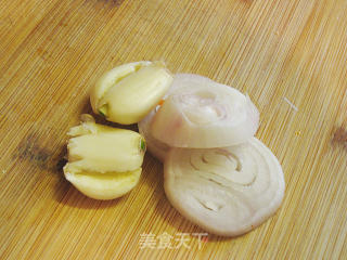 香肠蔬菜炒意粉的做法步骤：4