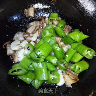 青椒炒肉的做法步骤：6