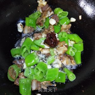 青椒炒肉的做法步骤：7