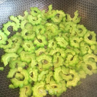 鸡胸肉炒苦瓜的做法步骤：3