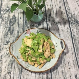 鸡胸肉炒苦瓜的做法步骤：6
