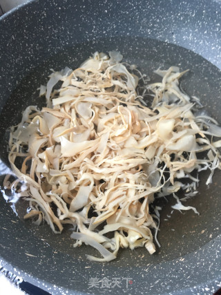笋干烧排骨的做法步骤：2