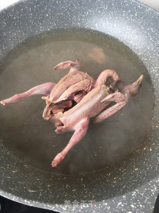 土豆炖鸽子的做法步骤：3