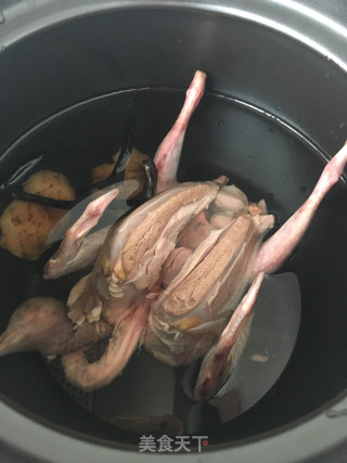 土豆炖鸽子的做法步骤：6