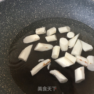 天麻淮山炖鸽子的做法步骤：2