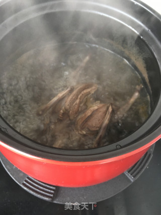 天麻淮山炖鸽子的做法步骤：7
