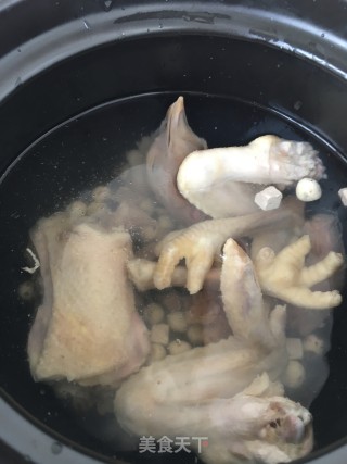 莲子淮山母鸡汤的做法步骤：7