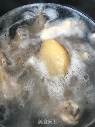 莲子淮山母鸡汤的做法步骤：10