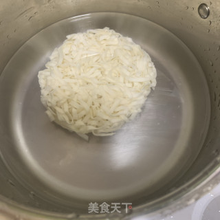 黑椒猪肉杂蔬拌面的做法步骤：1