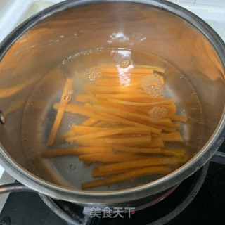 黑椒猪肉杂蔬拌面的做法步骤：4