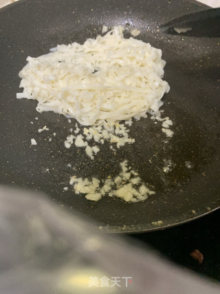 黑椒猪肉杂蔬拌面的做法步骤：11