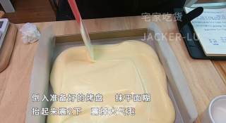 记一次失败的瑞士卷蛋糕制作过程,蛋糕烤过头，卷裂开了，奶油打过头.的做法步骤：7