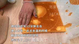 记一次失败的瑞士卷蛋糕制作过程,蛋糕烤过头，卷裂开了，奶油打过头.的做法步骤：9