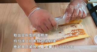 记一次失败的瑞士卷蛋糕制作过程,蛋糕烤过头，卷裂开了，奶油打过头.的做法步骤：12