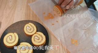 记一次失败的瑞士卷蛋糕制作过程,蛋糕烤过头，卷裂开了，奶油打过头.的做法步骤：13