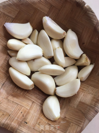 蒜蓉蒸丝瓜的做法步骤：1
