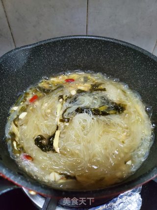 酸菜汤米粉的做法步骤：4
