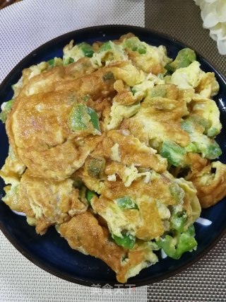 皱皮椒煎鸡蛋的做法步骤：8