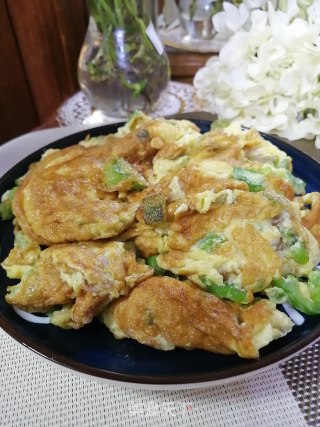 皱皮椒煎鸡蛋的做法步骤：9
