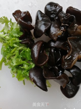 薄豆皮拌木耳的做法步骤：2