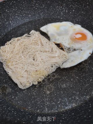 荷包蛋馄饨面的做法步骤：2