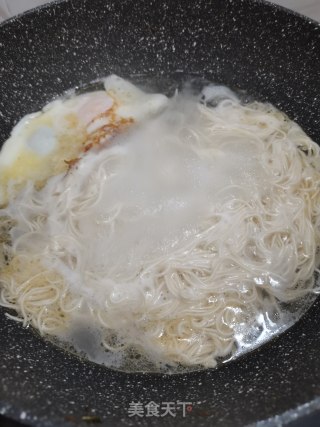 荷包蛋馄饨面的做法步骤：3