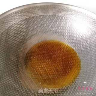 蒜苔炒五香腊肉的做法步骤：3