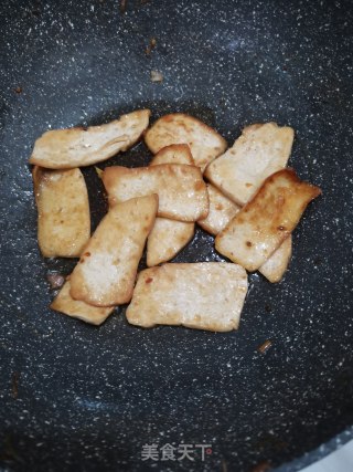 牛肉炒豆腐干的做法步骤：1