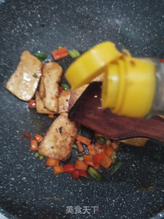牛肉炒豆腐干的做法步骤：4