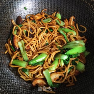 火腿香菇青菜炒面的做法步骤：8