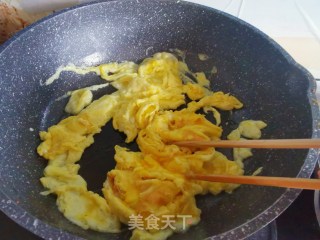 元葱炒鸡蛋的做法步骤：5