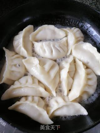 煎饺的做法步骤：3