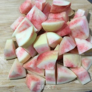 双桃沙拉的做法步骤：2