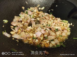 培根炒豆芽的做法步骤：2