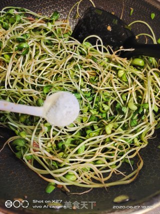 培根炒豆芽的做法步骤：4
