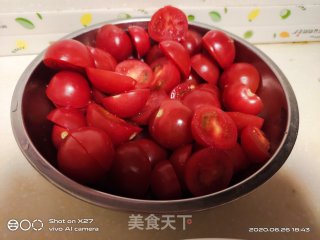 圣女果烧鸡蛋的做法步骤：2