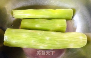 蒜蓉炒莴笋的做法步骤：1