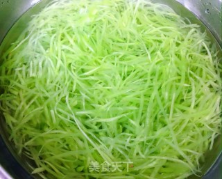 蒜蓉炒莴笋的做法步骤：4