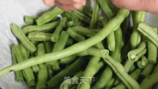 四季豆炒蛋的做法步骤：1