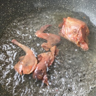 石斛毛豆鸽子汤的做法步骤：2
