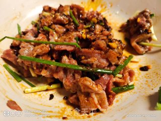 牛肉炒包包菜的做法步骤：1