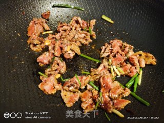牛肉炒包包菜的做法步骤：3